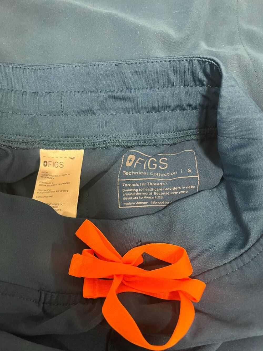 FIGS Scrub Set | XS Rafaela Top + Small Zamora Jogger Pants - Picture 3 of 3